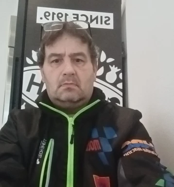 <span>Bort, 48</span> <span style='width: 25px; height: 16px; float: right; background-image: url(/bitmaps/flags_small/SI.PNG)'> </span><br><span>Ljubljana, Slovénie</span> <input type='button' class='joinbtn' style='float: right' value='JOIN NOW' />