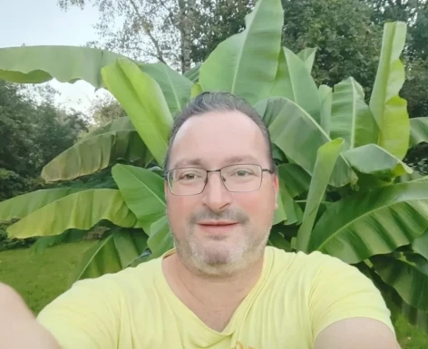 <span>Sébastien , 47</span>&nbsp;<span style='width: 25px; height: 16px; float: right; background-image: url(/bitmaps/flags_small/BE.PNG)'>&nbsp;</span><br><span>Brussels, 比利时</span>&nbsp;<input type='button' class='joinbtn' style='float: right' value='JOIN NOW' />