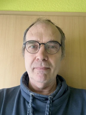 <span>Jens, 59</span>&nbsp;<span style='width: 25px; height: 16px; float: right; background-image: url(/bitmaps/flags_small/DE.PNG)'>&nbsp;</span><br><span>Wetzlar, เยอรมนี</span>&nbsp;<input type='button' class='joinbtn' style='float: right' value='JOIN NOW' />