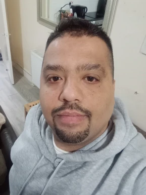 English men looking for love