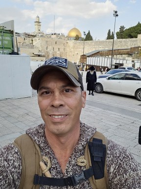 <span>Jeremy , 48</span> <span style='width: 25px; height: 16px; float: right; background-image: url(/bitmaps/flags_small/US.PNG)'> </span><br><span>Dallas, United States of America</span> <input type='button' class='joinbtn' style='float: right' value='JOIN NOW' />