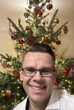 <span>Jason, 45</span>&nbsp;<span style='width: 25px; height: 16px; float: right; background-image: url(/bitmaps/flags_small/CH.PNG)'>&nbsp;</span><br><span>Zürich, Suiza</span>&nbsp;<input type='button' class='joinbtn' style='float: right' value='JOIN NOW' />
