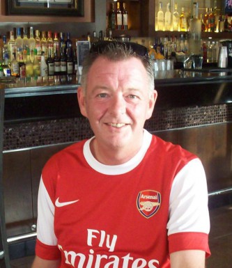 <span>David, 62</span>&nbsp;<span style='width: 25px; height: 16px; float: right; background-image: url(/bitmaps/flags_small/UK.PNG)'>&nbsp;</span><br><span>Mannheim, Reino Unido</span>&nbsp;<input type='button' class='joinbtn' style='float: right' value='JOIN NOW' />