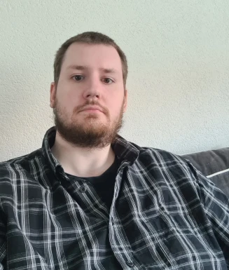 <span>Julian, 32</span> <span style='width: 25px; height: 16px; float: right; background-image: url(/bitmaps/flags_small/NL.PNG)'> </span><br><span>Katwijk, Pays-Bas</span> <input type='button' class='joinbtn' style='float: right' value='JOIN NOW' />