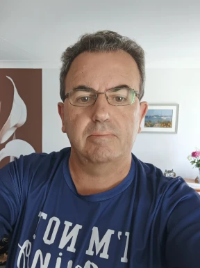 English men looking for love