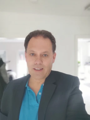 <span>Marc, 53</span> <span style='width: 25px; height: 16px; float: right; background-image: url(/bitmaps/flags_small/DE.PNG)'> </span><br><span>Hannover, Deutschland</span> <input type='button' class='joinbtn' style='float: right' value='JOIN NOW' />