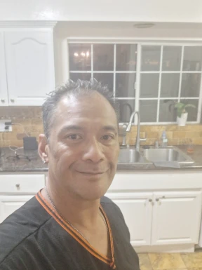 <span>Dennis, 53</span> <span style='width: 25px; height: 16px; float: right; background-image: url(/bitmaps/flags_small/US.PNG)'> </span><br><span>Los Angeles, les états-unis d'Amérique</span> <input type='button' class='joinbtn' style='float: right' value='JOIN NOW' />