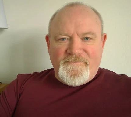 <span>Tom, 58</span> <span style='width: 25px; height: 16px; float: right; background-image: url(/bitmaps/flags_small/UK.PNG)'> </span><br><span>Warrington, Royaume-Uni</span> <input type='button' class='joinbtn' style='float: right' value='JOIN NOW' />